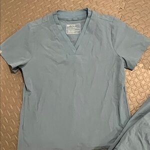 Figs Gray Blue V neck scrub top with matching zamora joggers both size Large